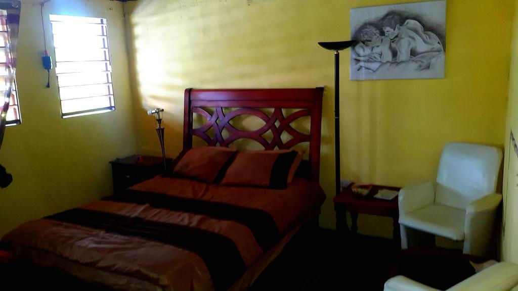 A Pousada Casa Ricky'S Orange Walk Exterior foto