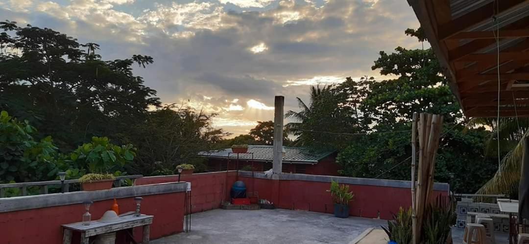 A Pousada Casa Ricky'S Orange Walk Exterior foto
